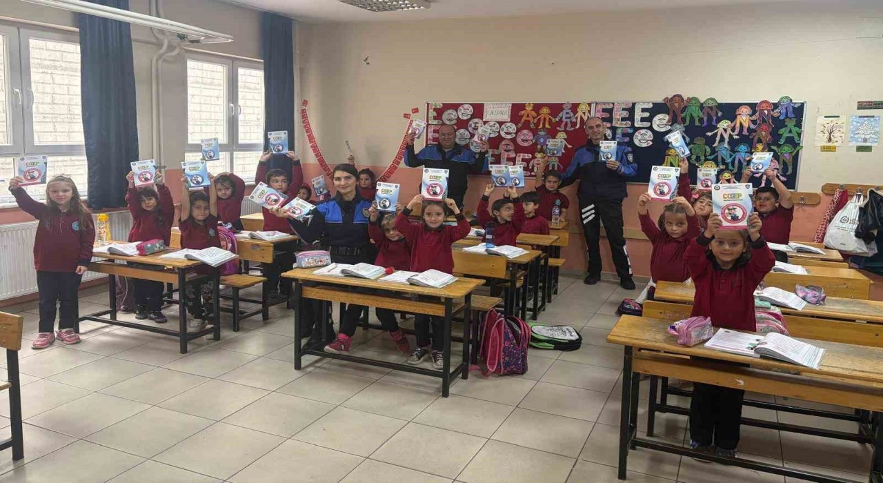Polis ekipleri, anaokulu ve ilkokulu öğrencilerine eğtim verdi