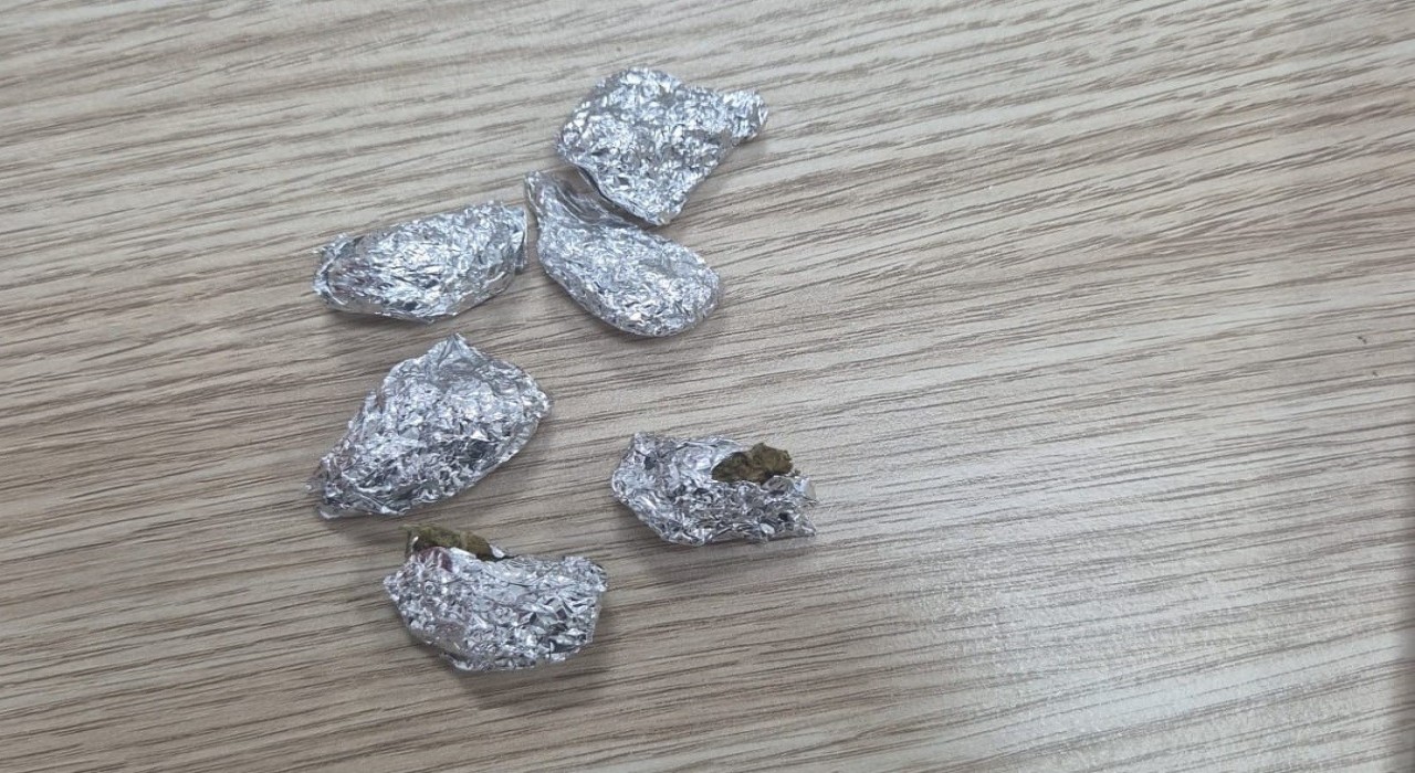 Polis şüphelendi, çocukların üzerinden uyuşturucu çıktı