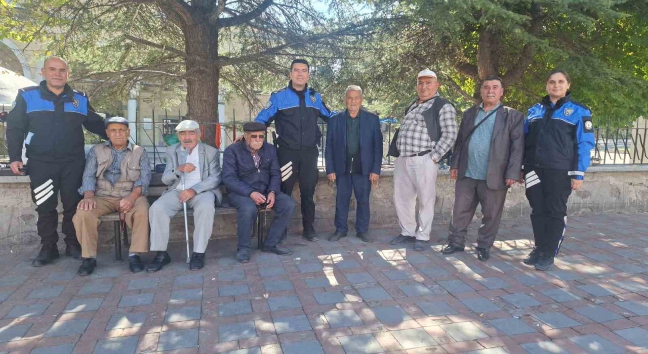 Polislerden yaşlı vatandaşlara ziyaret