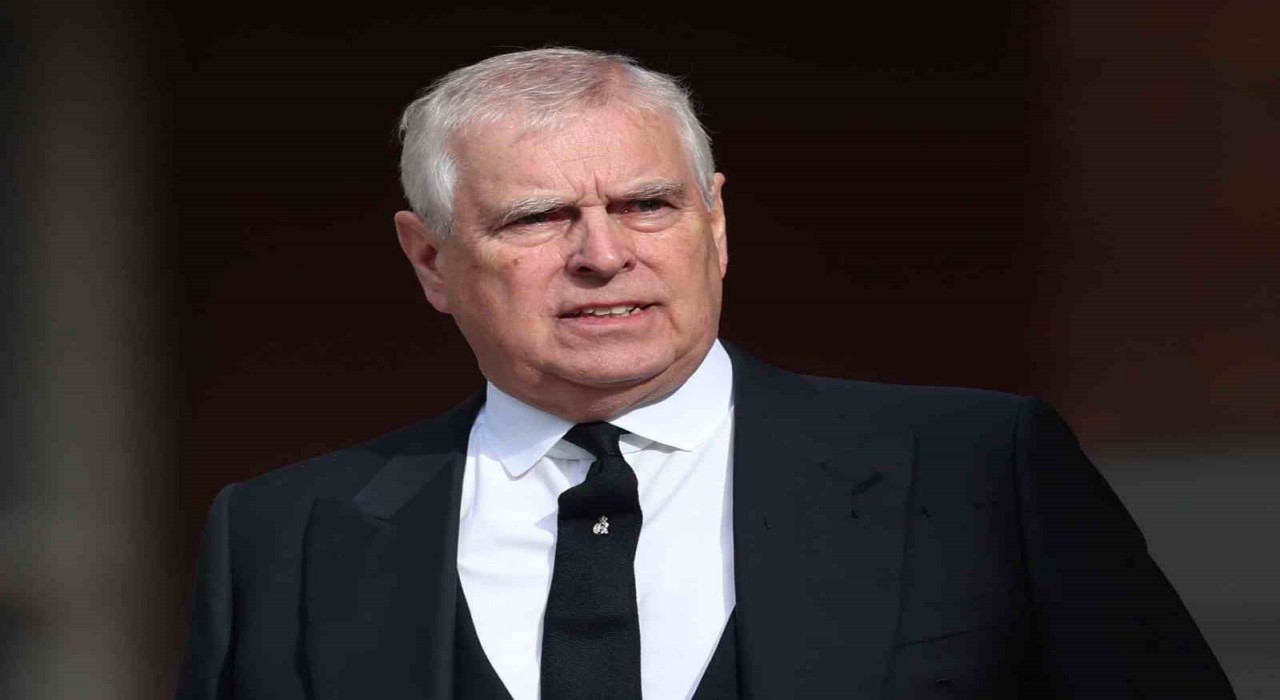 Prens Andrew, York Dükü unvanından feragat etti