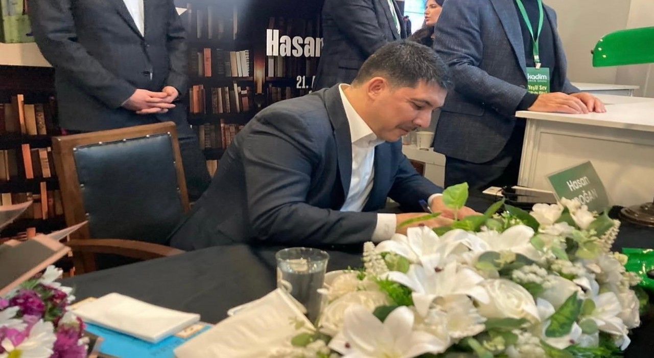 Prof. Dr. Hasan Doğan, Ankara Kitap Fuarında okurlarıyla buluştu