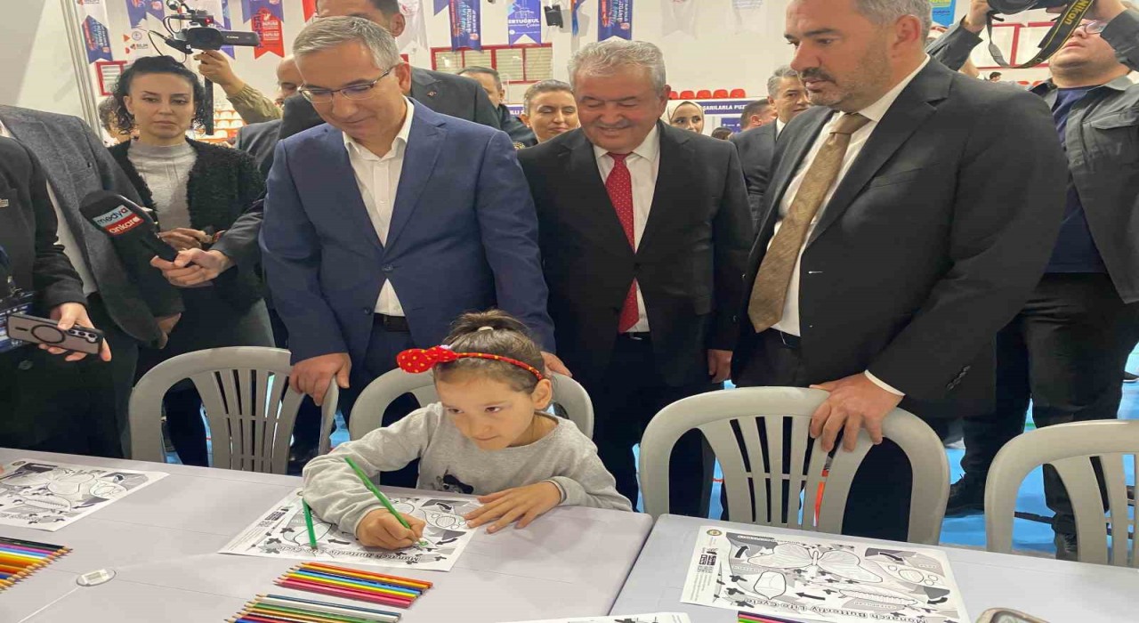 Pursaklarda 2. Bilim Şenliği öğrencilerin keşfederek öğrenmesini sağlıyor