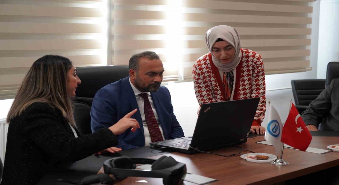 Rektör Akkaya Ulusal Lider Araştırmacılar Programı kapsamında yürütülen projeyi inceledi