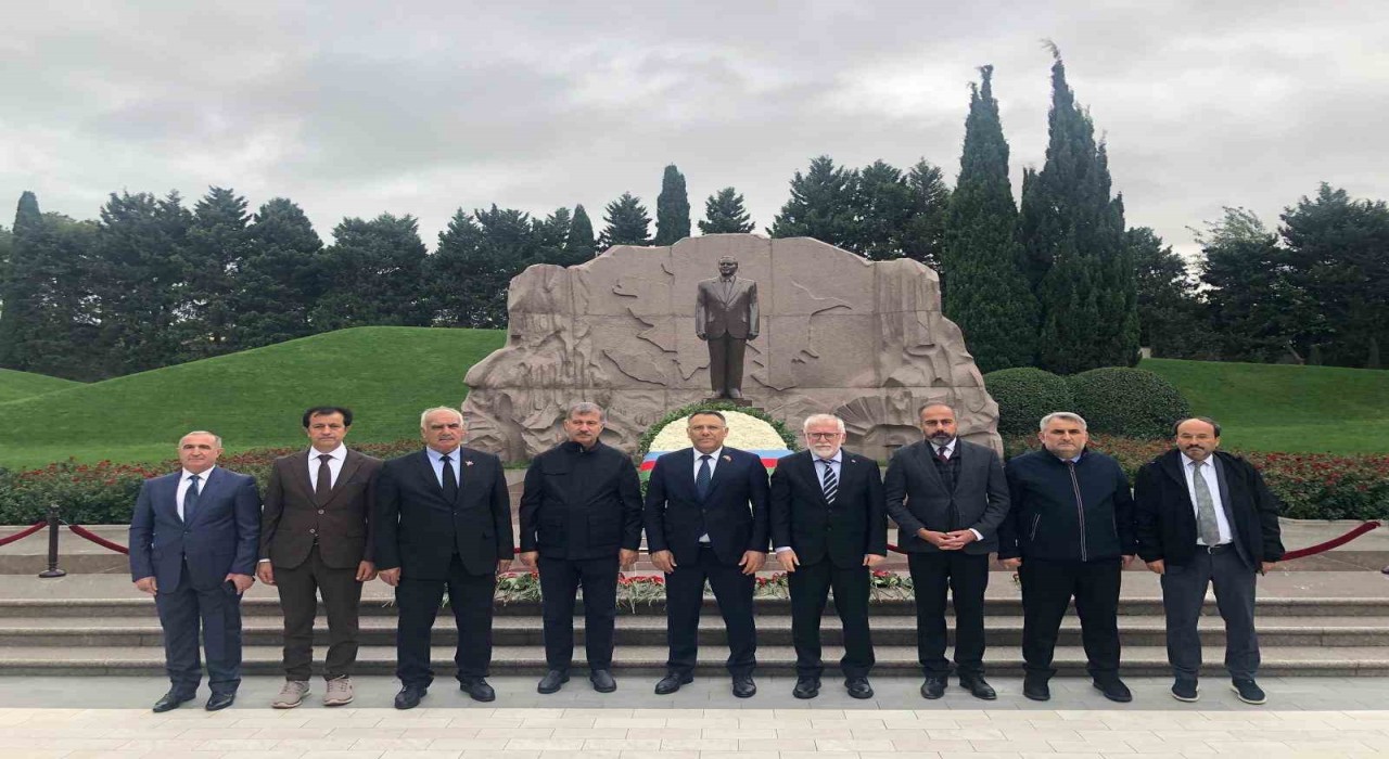 Rektör Hamdullah Şevli, Azerbaycanda resmi temaslarda bulundu