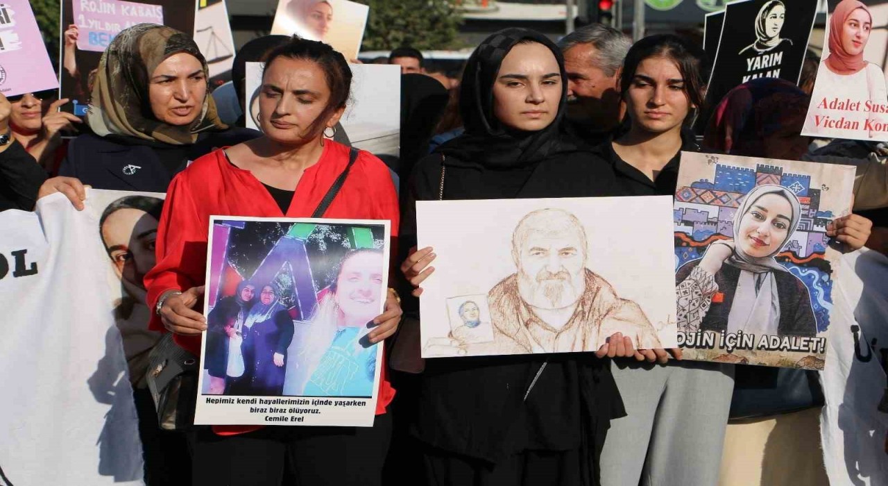 Rojin Kabaiş mezarı başında anıldı