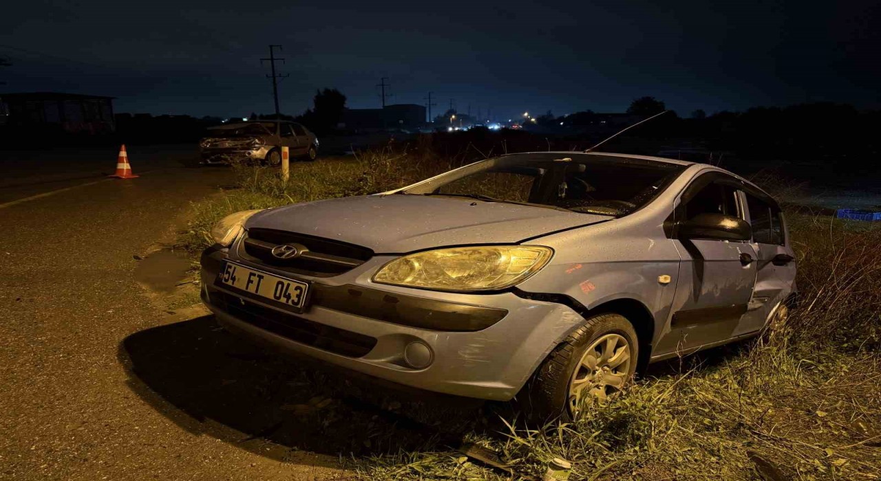 Sakaryada iki otomobil çarpıştı: 3 yaralı