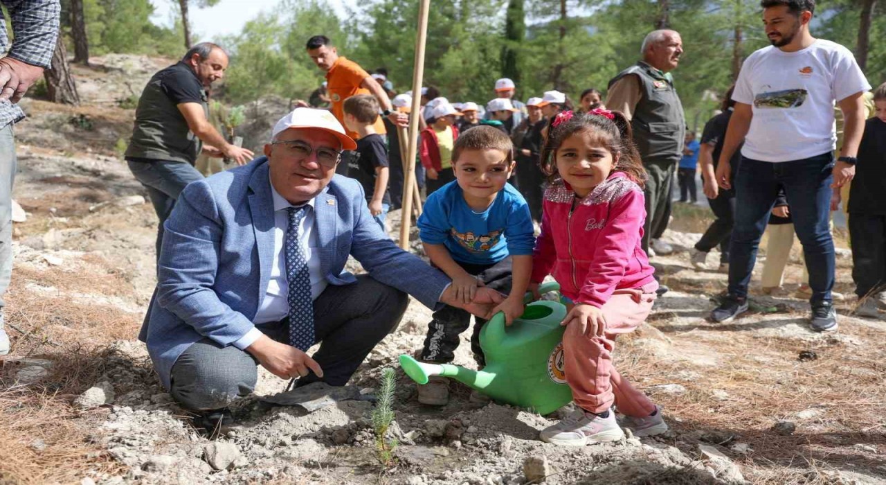 Sakin şehir Çamelinin minik elleri doğaya büyük nefes verdi
