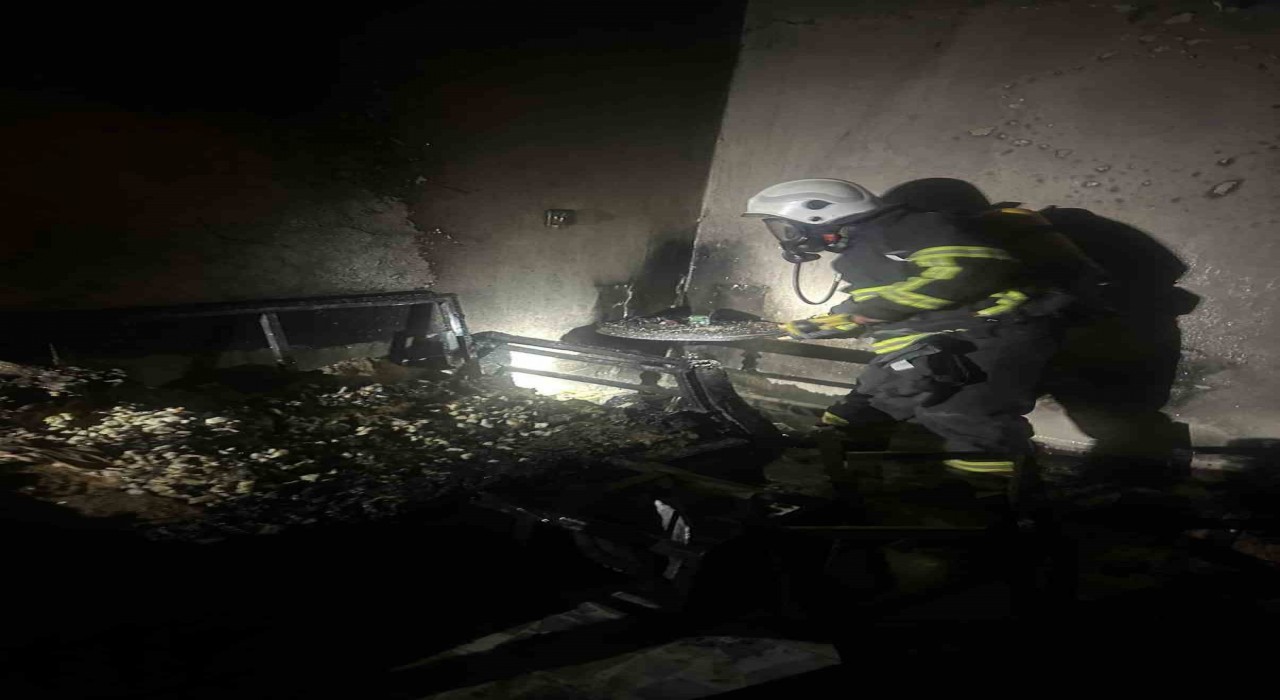 Samandağda yanan ev kullanılmaz hale geldi