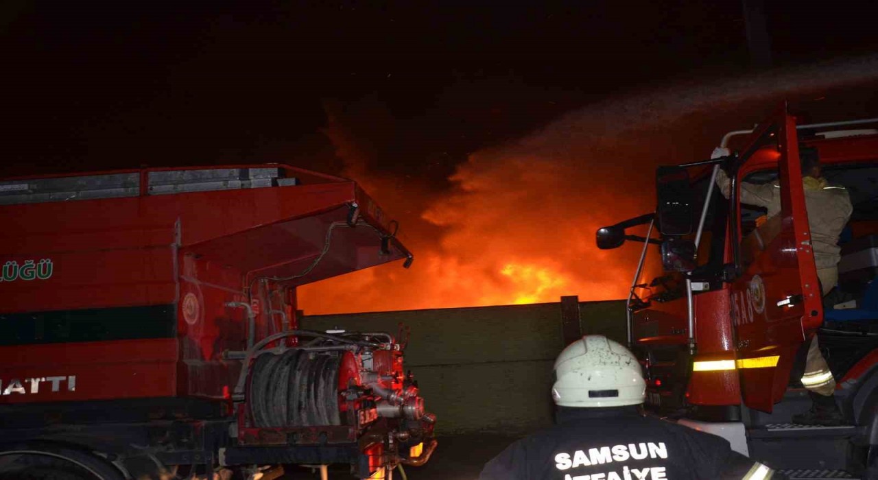 Samsun Bafra OSBde geri dönüşüm tesisinde yangın