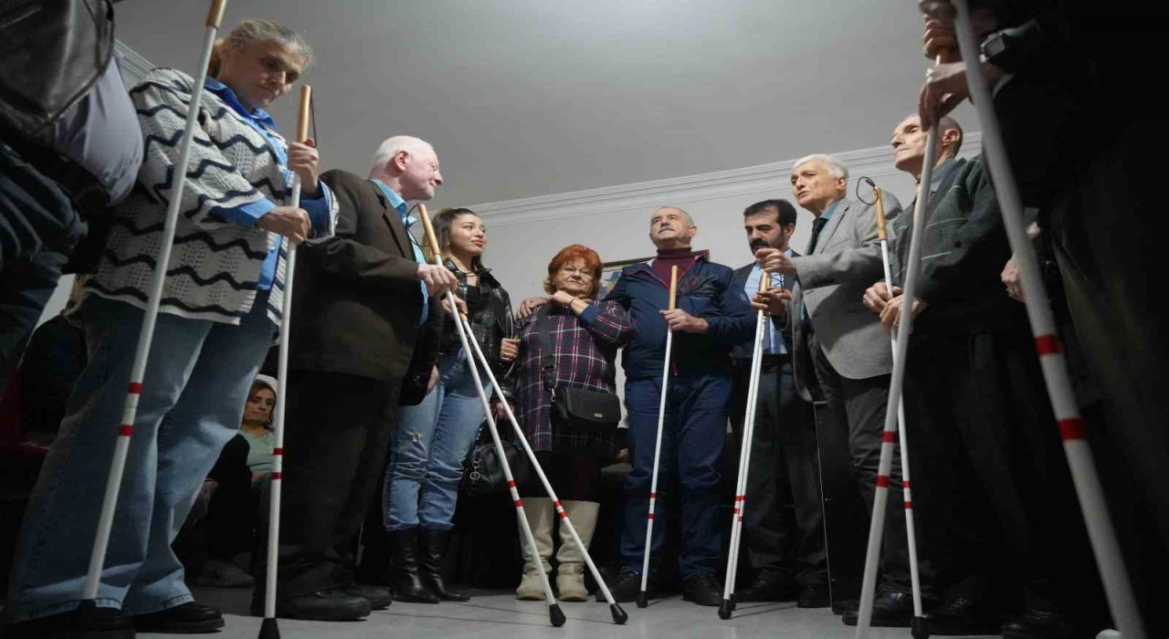 Samsunda görme engellilere beyaz baston desteği