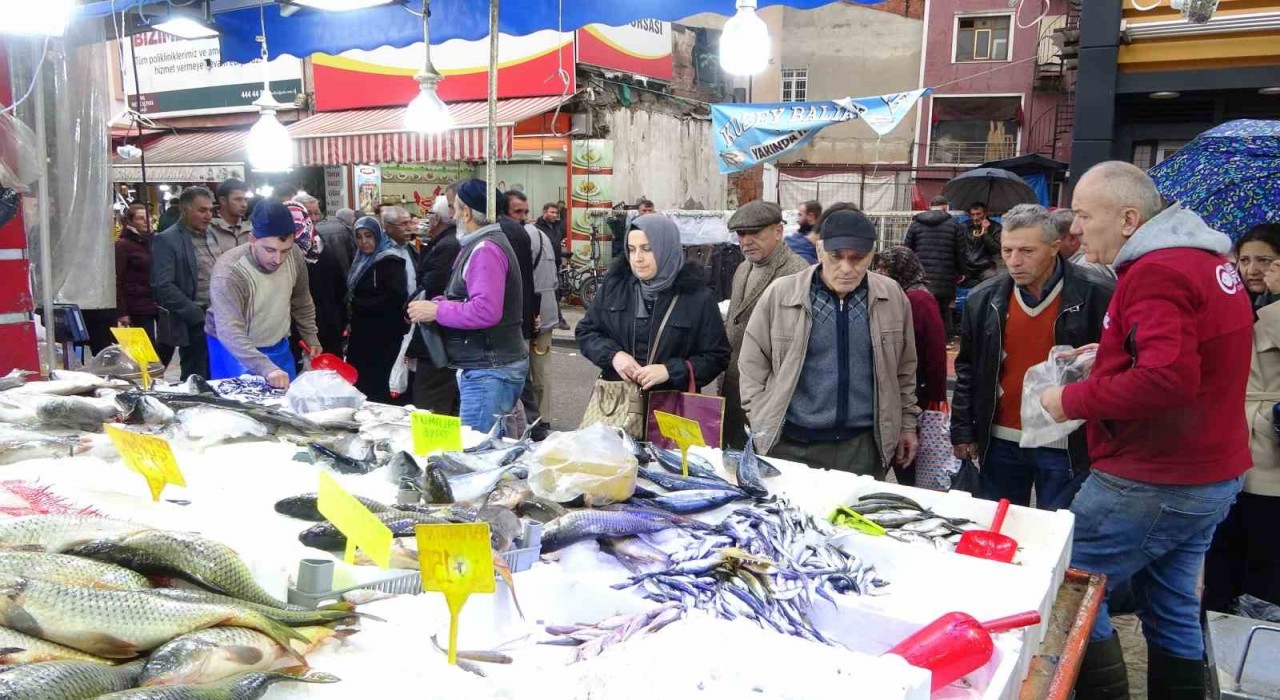 Samsunda hamsi ve istavrit 75 TL