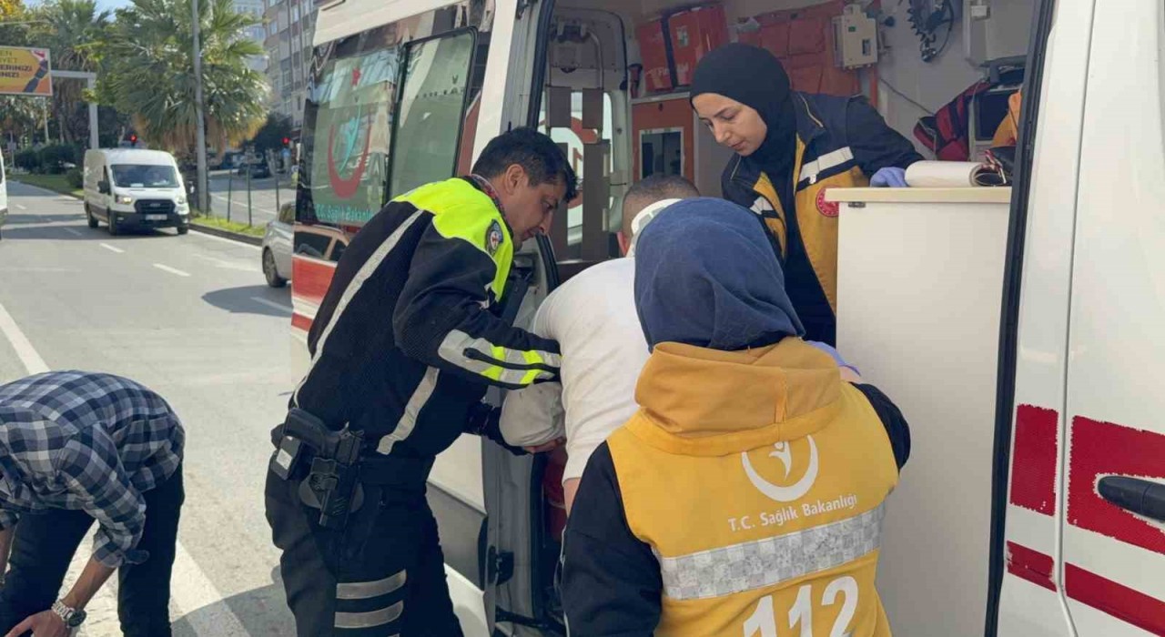 Samsunda motosiklet devrildi: 2 yaralı