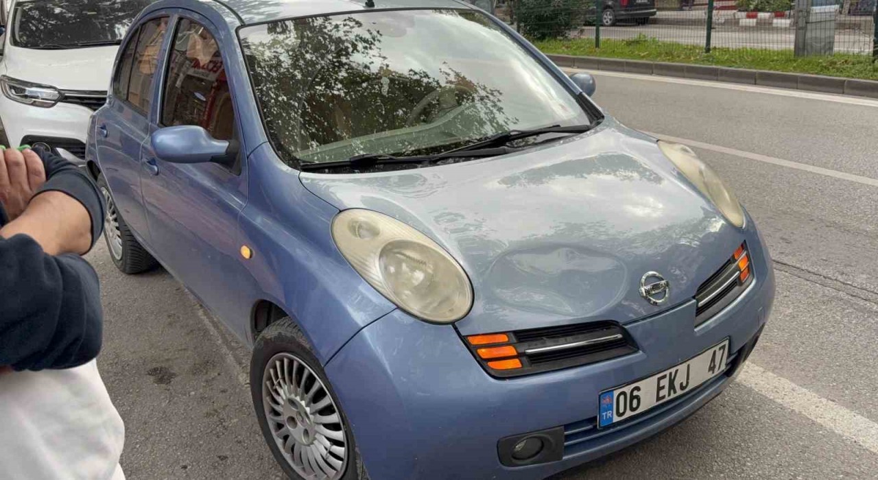 Samsunda otomobil yayalara çarptı: 2 yaralı