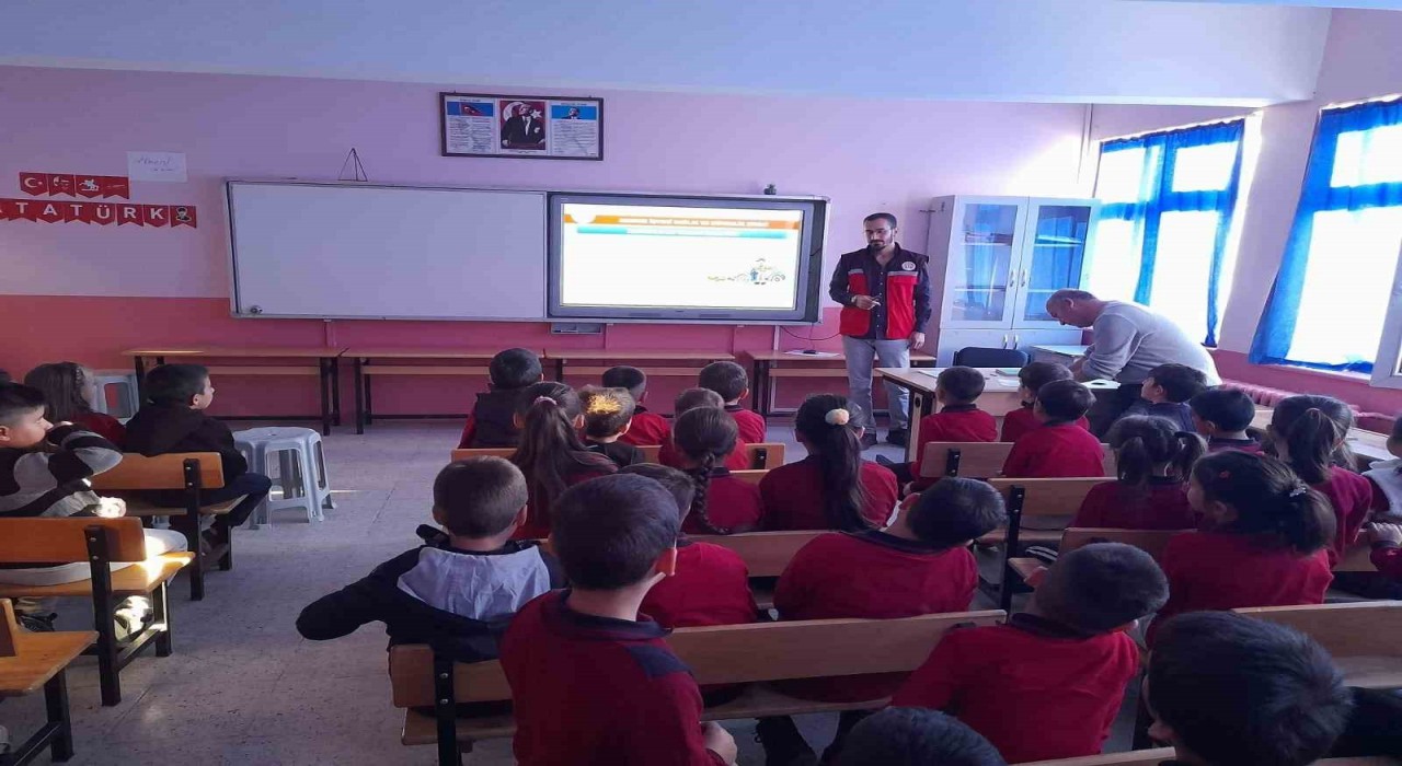 Sandıklıda öğrenci ve velilere ilk yardım eğitimi