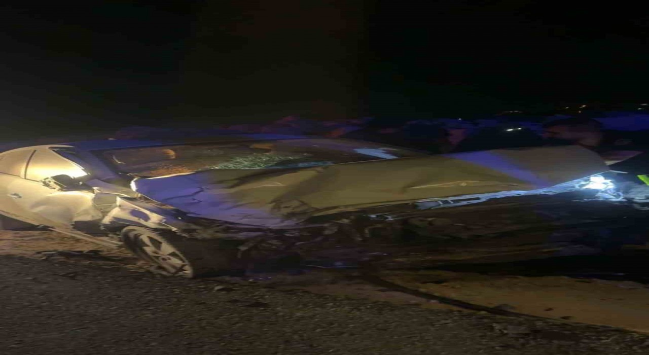 Şanlıurfada 2 otomobil çarpıştı: 1 ölü, 4 yaralı