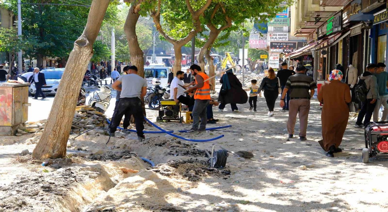 Şanlıurfada Divanyolu Yayalaştırma Projesi ile tarihi bölge canlanıyor