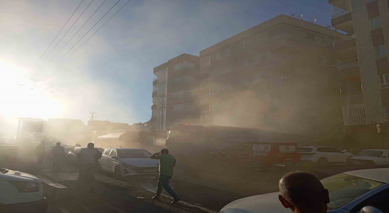Şanlıurfada medikal malzeme deposunda yangın