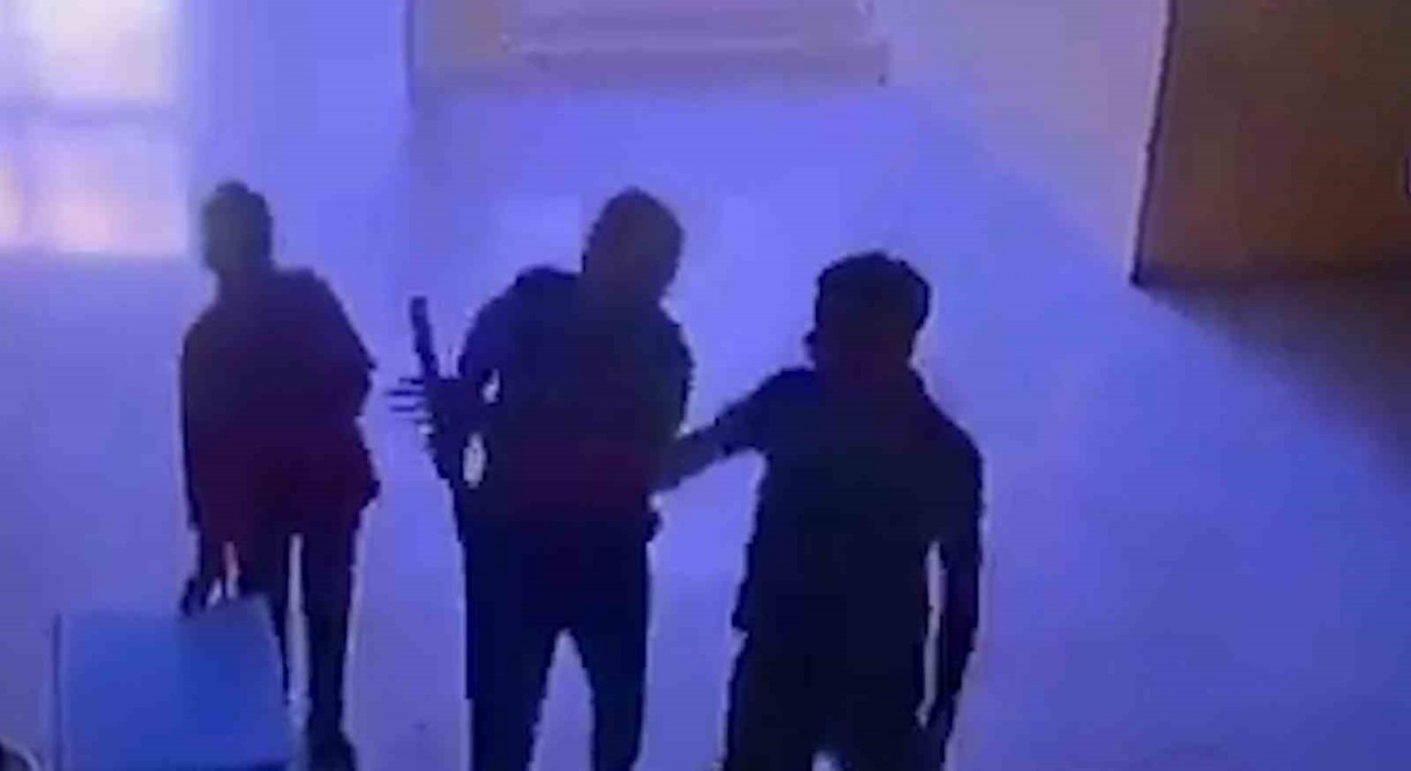 Şanlıurfada öğretmen, veli tarafından sopayla darbedildi