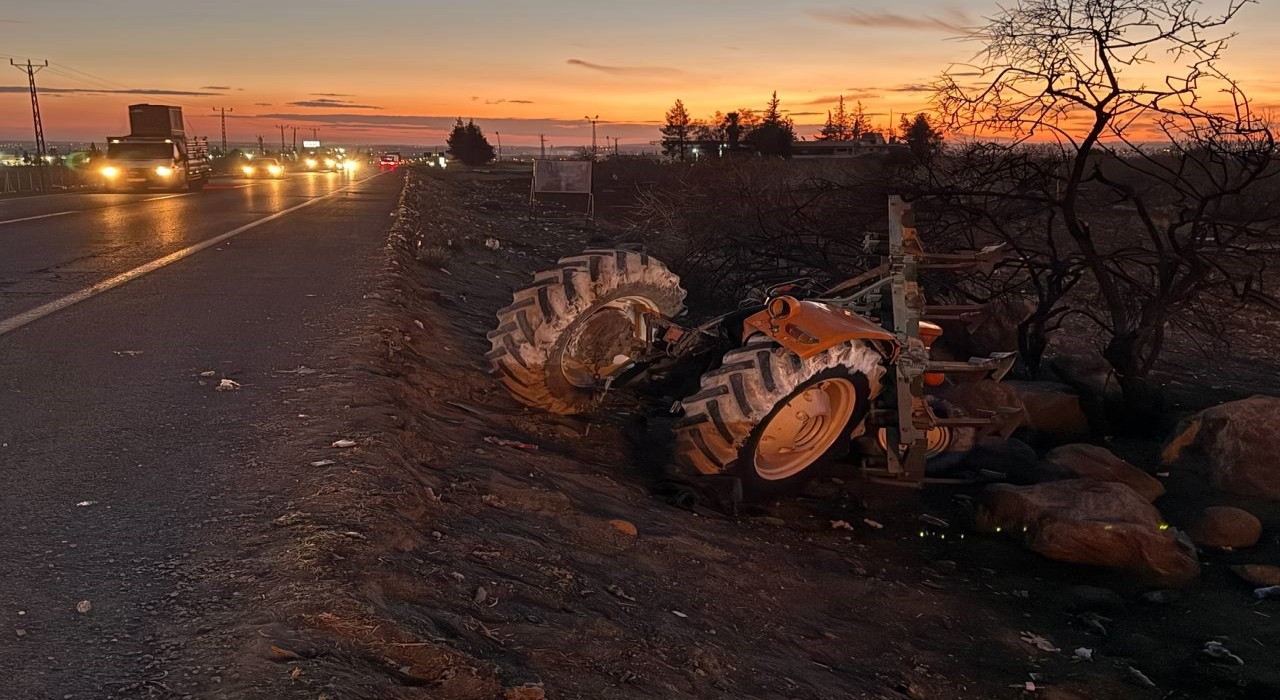 Şanlıurfada traktör devrildi: 2 ağır yaralı