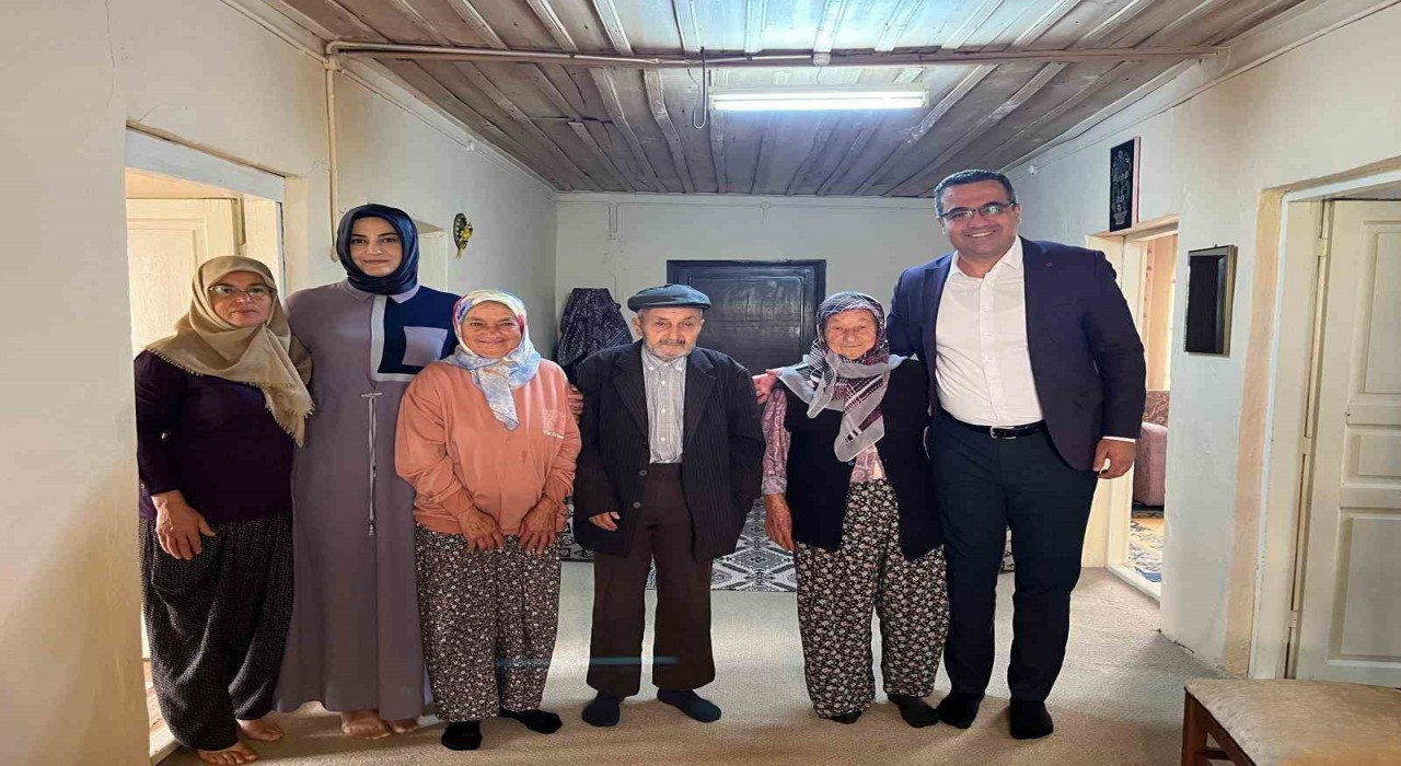 Sarıgöl Kaymakamı Dalakdan Yaşlılar Günü sürprizi