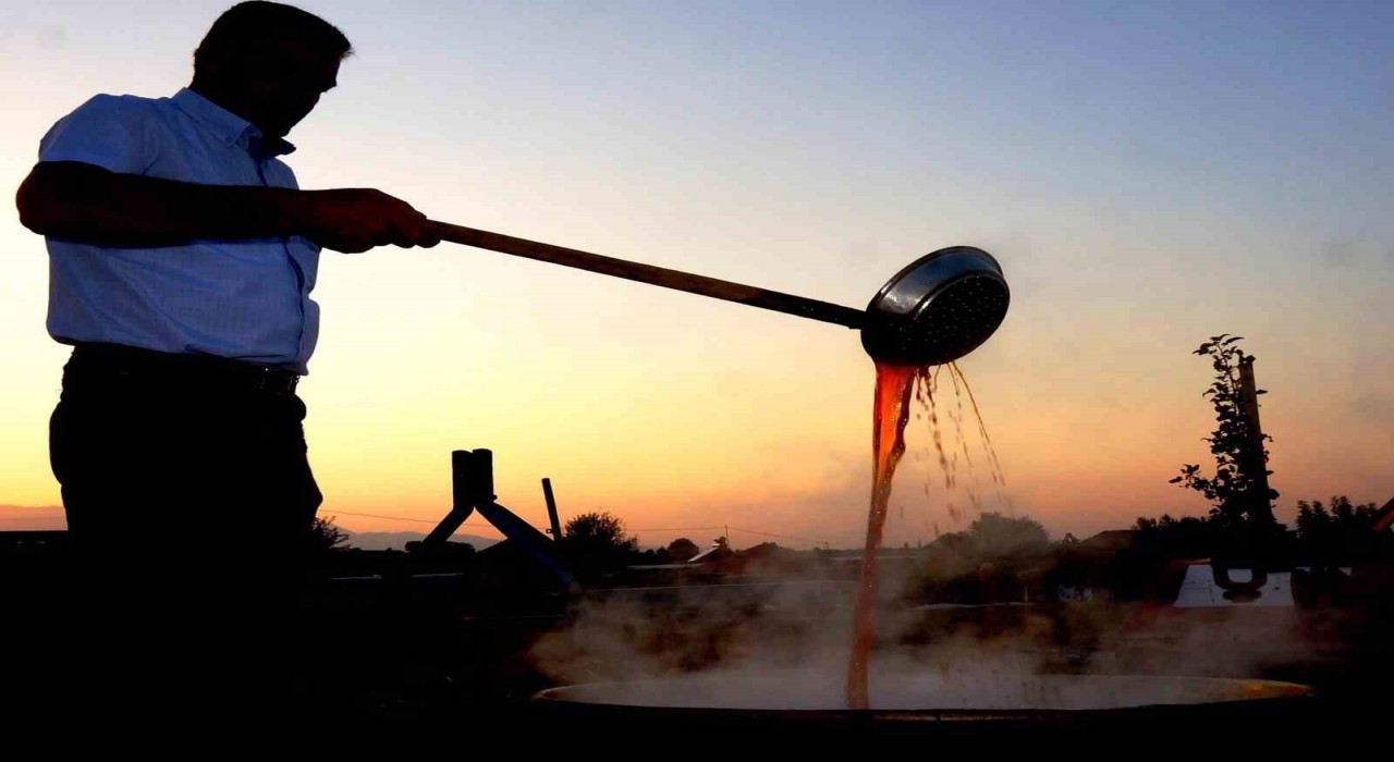 Sarıgölde pekmez köpüğü geleneği yaşatılıyor