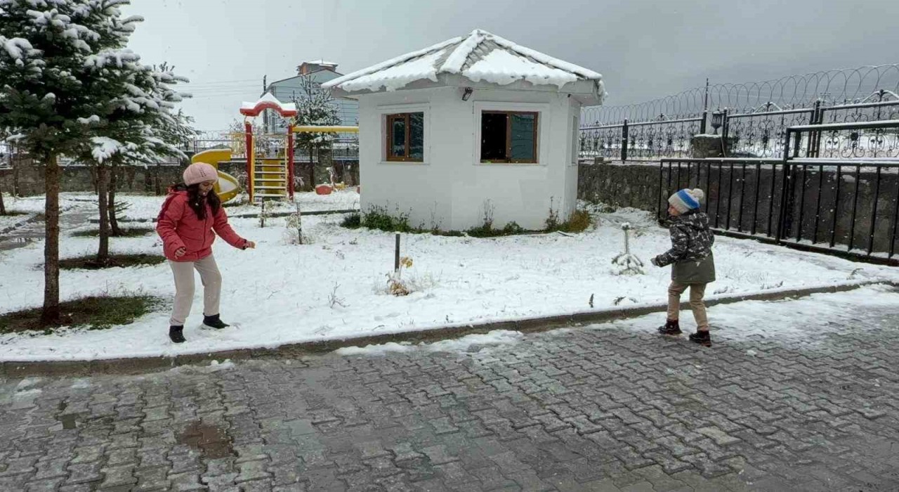 Sarıkamışa mevsimin ilk karı yağdı