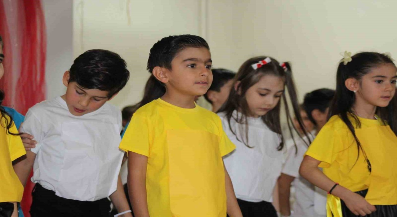 Sarıkamışta minik öğrencilerin 29 Ekim etkinliği