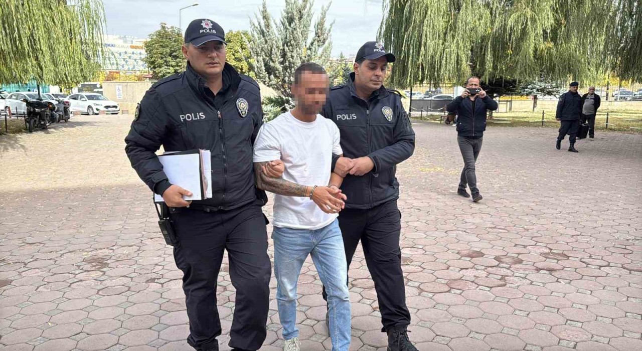 Şehit babasına hakaret eden otobüs şoföründen gazetecilere: Şuradan da çek