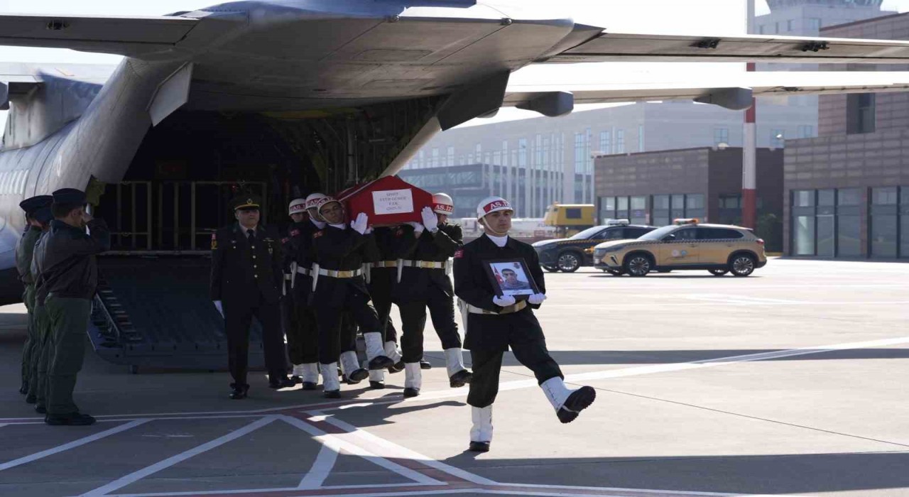 Şehit Piyade Er Eyüp Günerin naaşı memleketi Gaziantepte