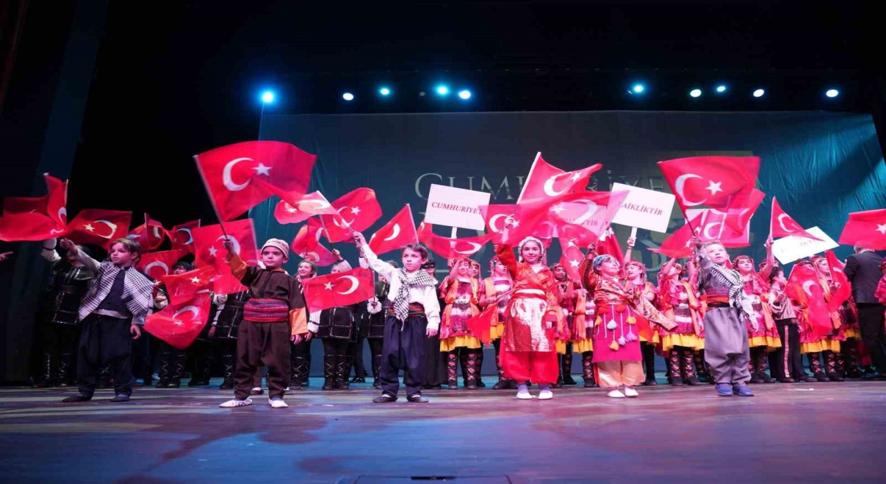 Şehitkamilde 29 Ekim coşkusu Cumhuriyet dansı ile taçlandı