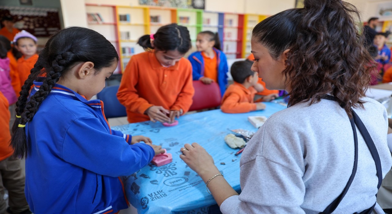 Selçuklu Sanat ve Tasarım Atölyesinden dış mahallelerdeki öğrencilere sanat etkinliği