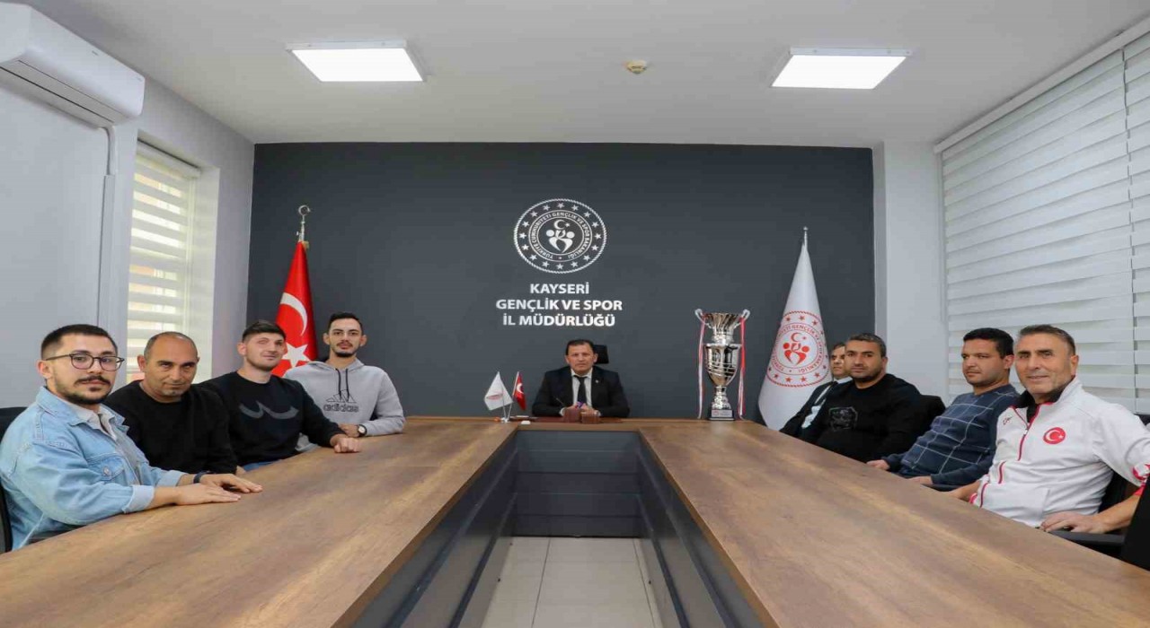 Sesi gören şampiyonlardan Kabakcıya ziyaret