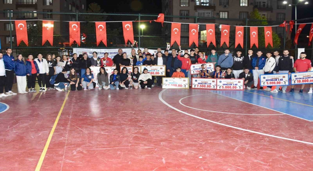Siirtte 4.sü düzenlenen 3x3 Sokak Basketbolu Turnuvası sona erdi