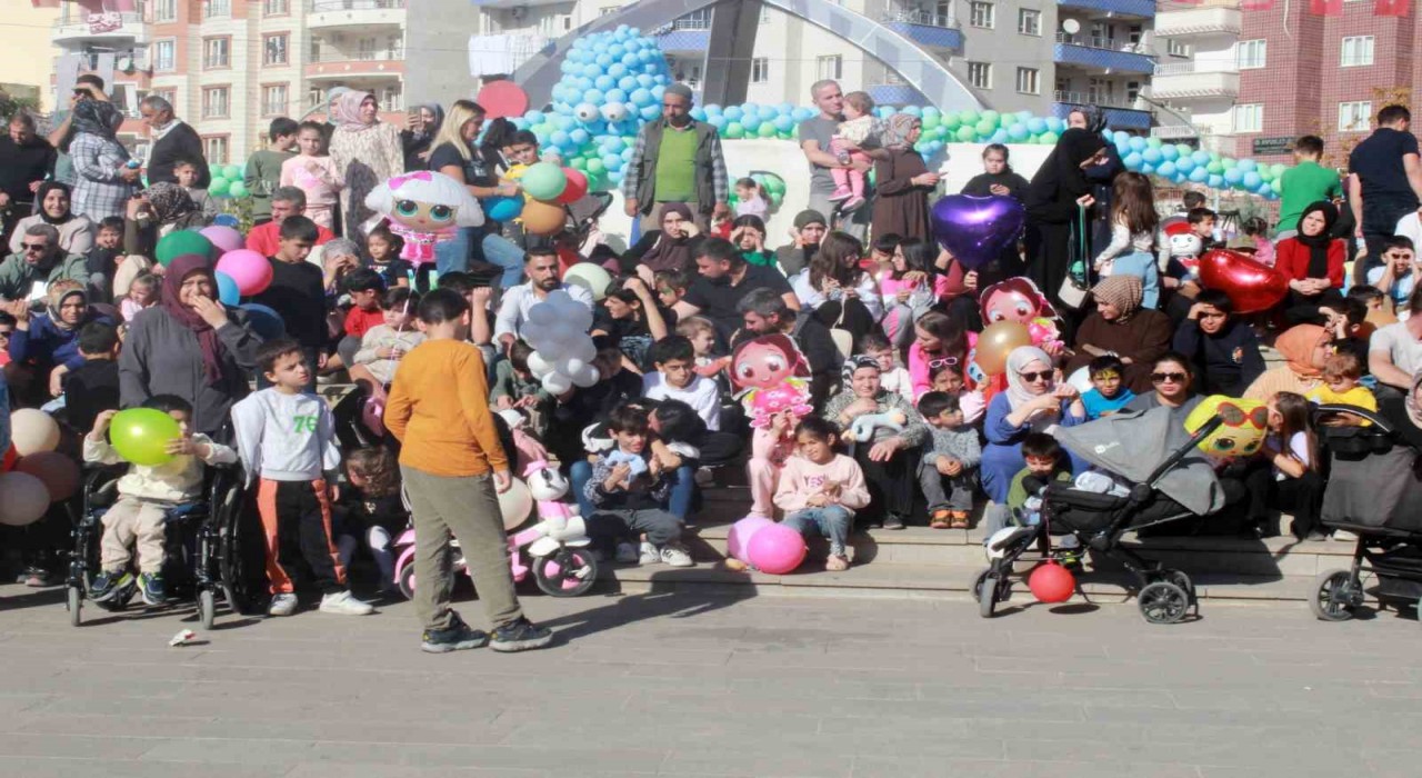 Siirtte Aile Festivalinde yüzlerce çocuk doyasıya eğlendi