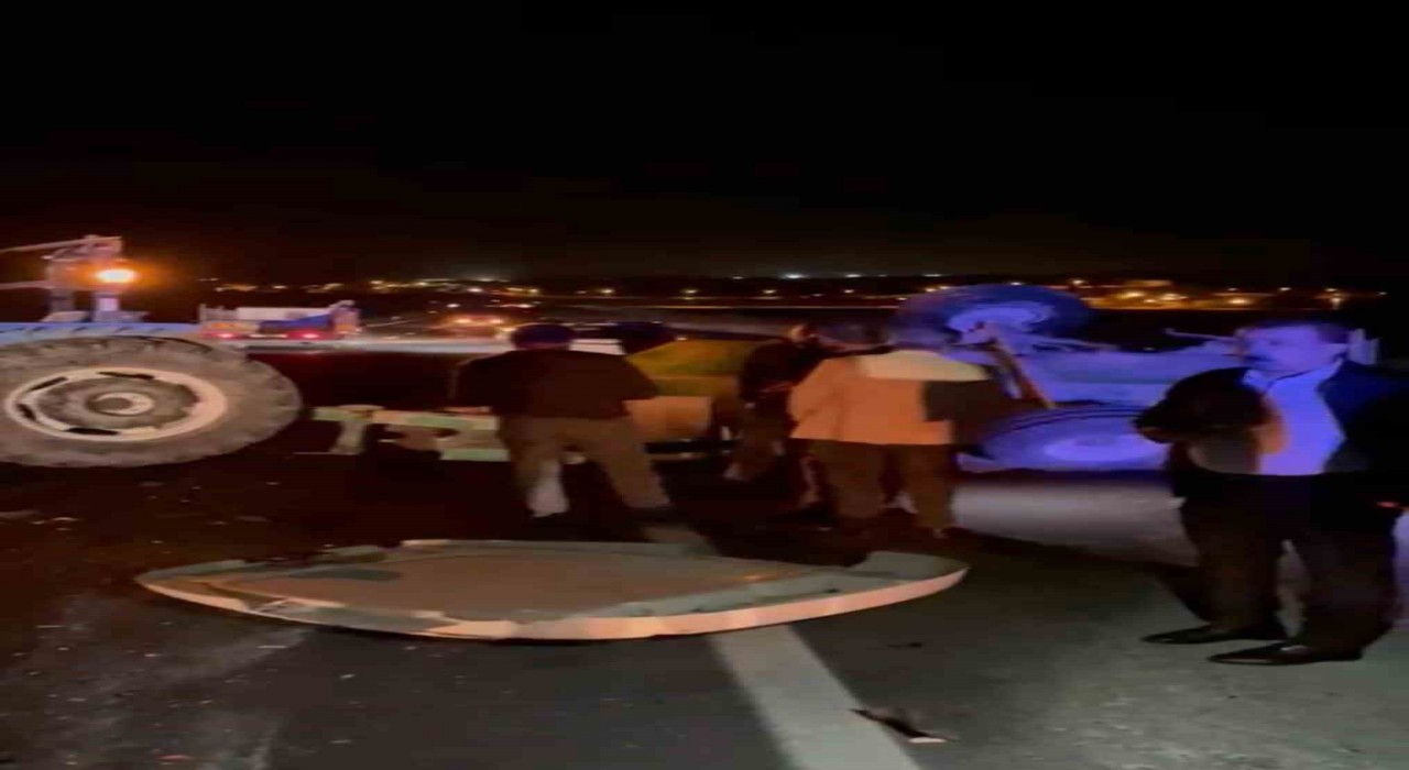 Siirtte hafif ticari araç ile traktör çarpıştı: 2 yaralı