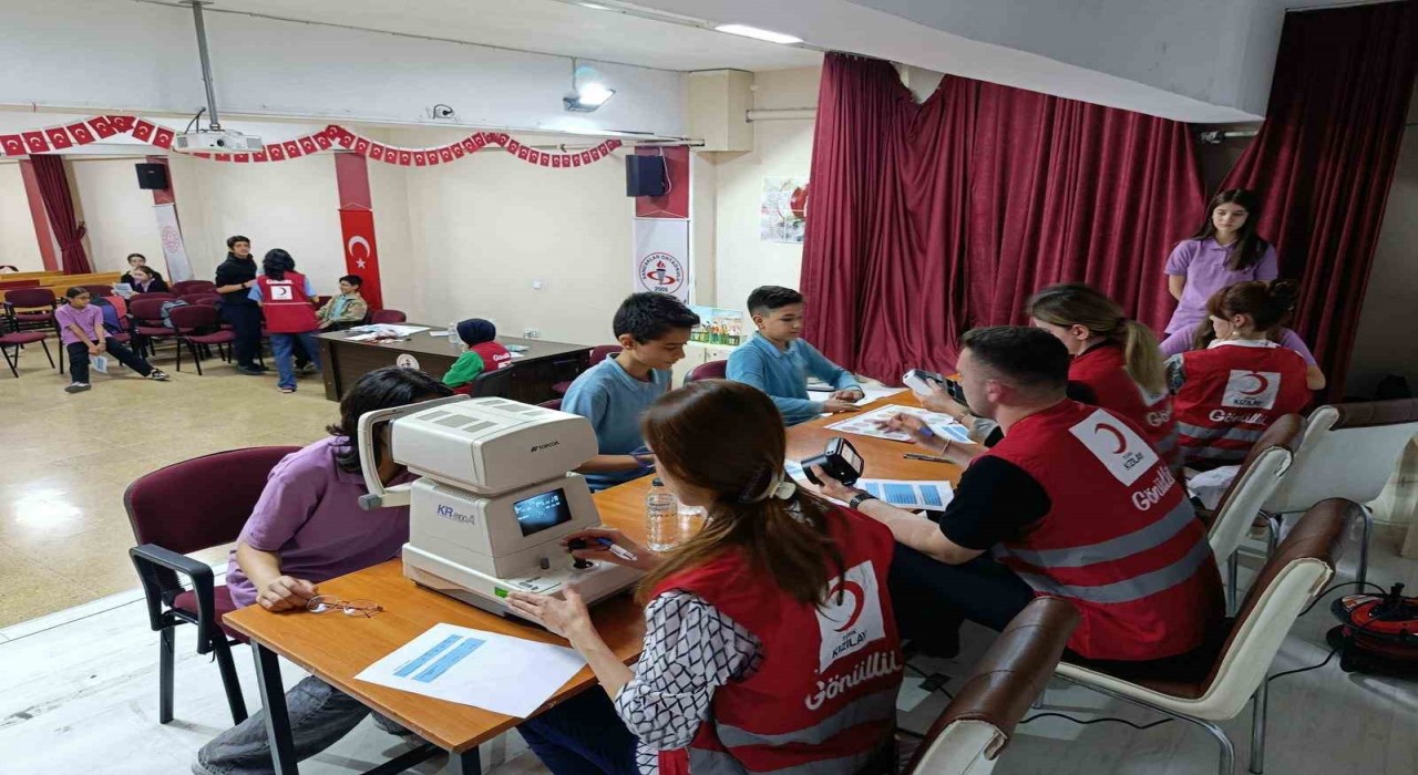 Siirtte ortaokul öğrencilerine göz sağlığı taraması