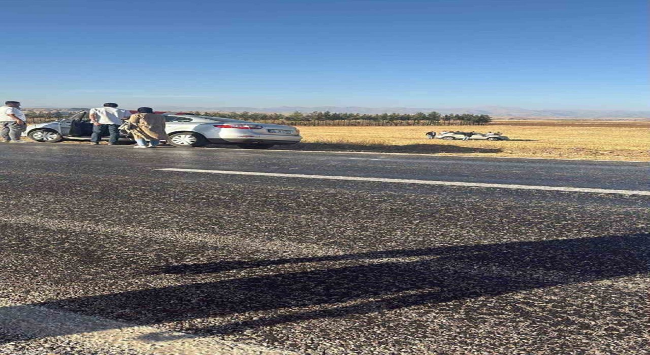 Siirtte otomobil takla attı: Anne ve çocuğu yaralandı