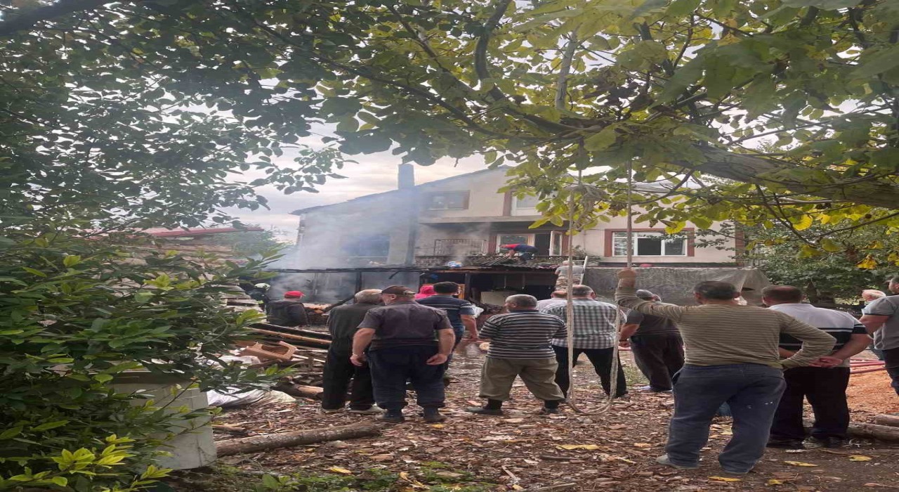 Sinopta ev yangını: Tüpün patlama anı kamerada