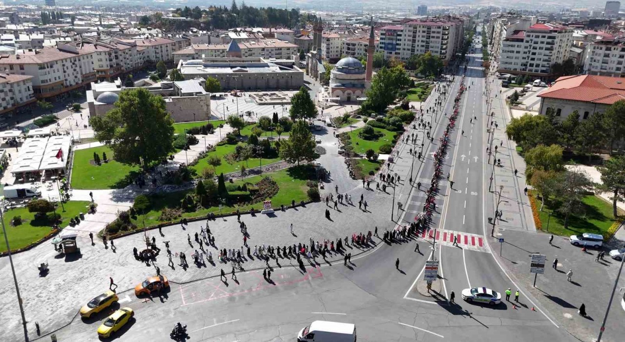 Sivaslı kadınlardan Gazze için Sessiz çığlık zinciri