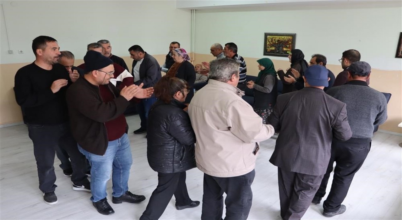 Sivasta Ruh Sağlığı Gününde halaylar çekildi