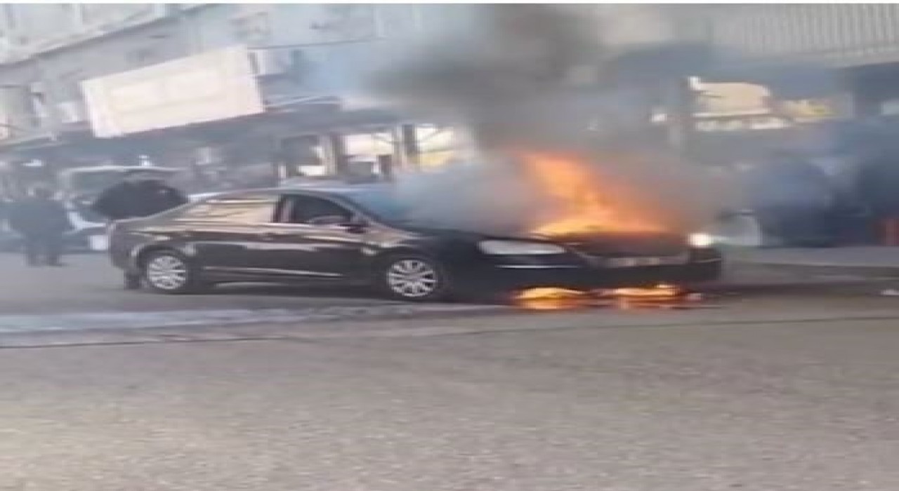 Siverekte park halindeki otomobil alev aldı