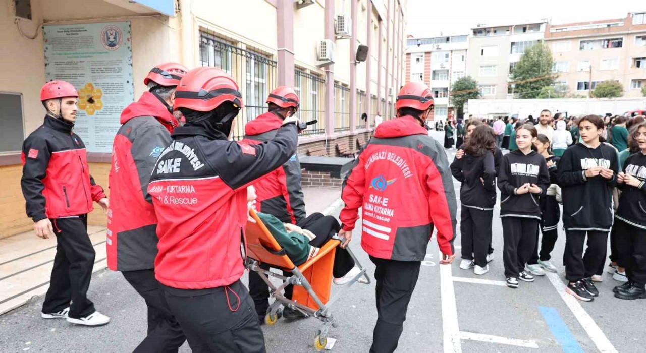 Sultangazide ortaokul ve lise öğrencilerine afet farkındalık eğitimi