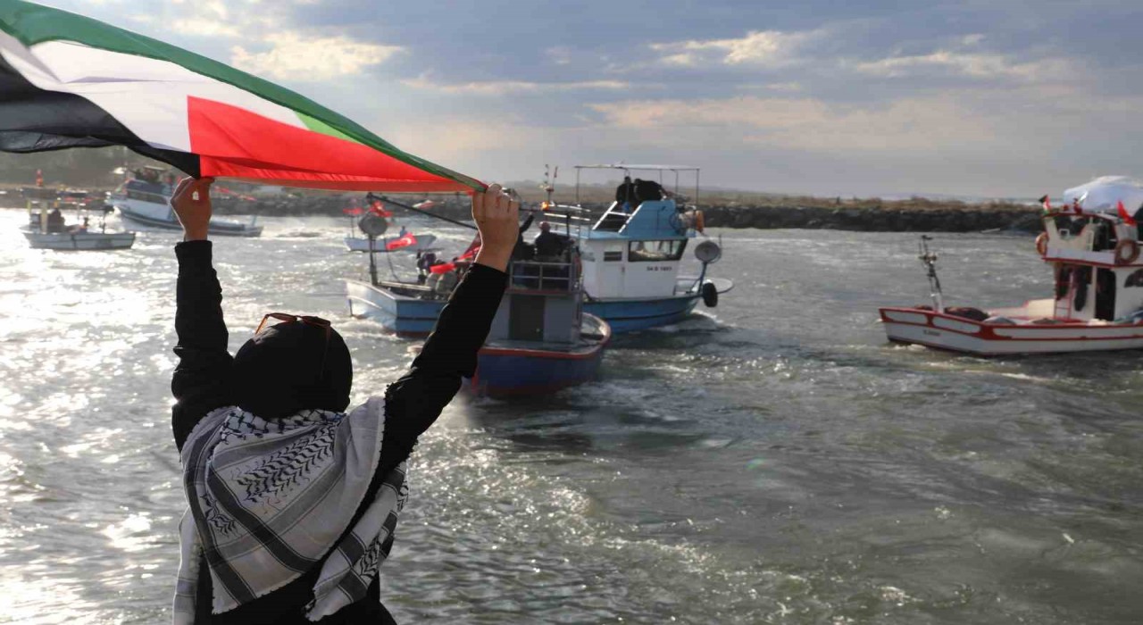 Sumud Filosuna teknelerle destek verip zulme ‘Dur dediler