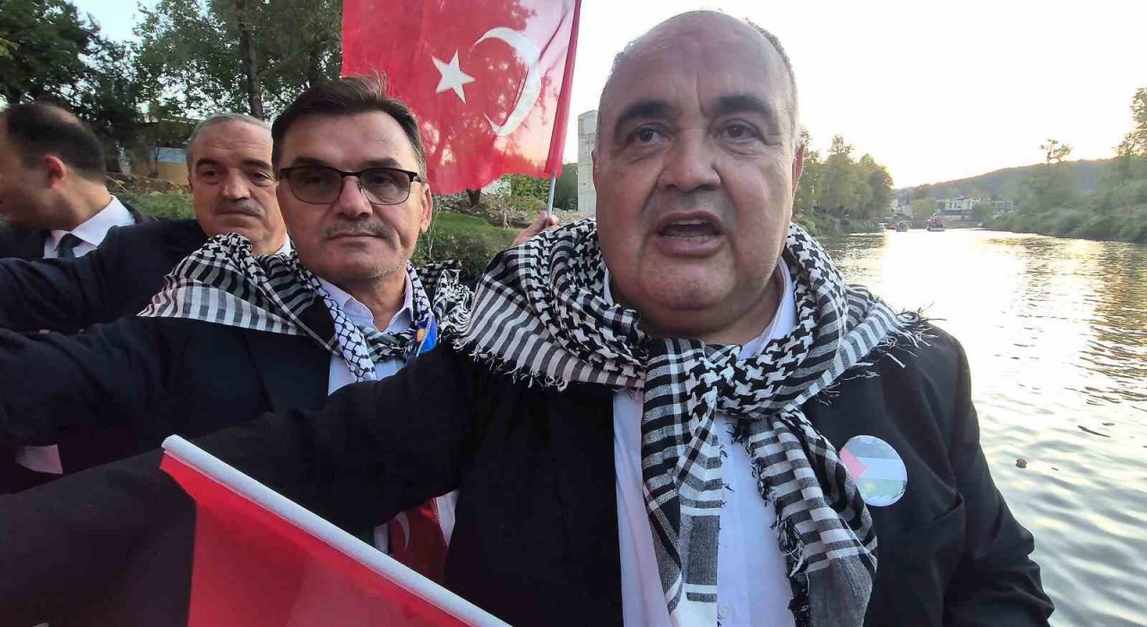 Sumud Filosuna ve Filistine destek için teknelerle Bartın Irmağına açıldılar