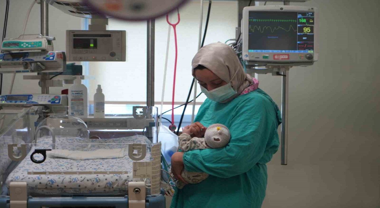 Suriyeden Türkiyeye ‘Hamit bebek için yaşam yolu: Kalp damarları ters doğmuştu, 4,5 saatlik başarılı operasyon