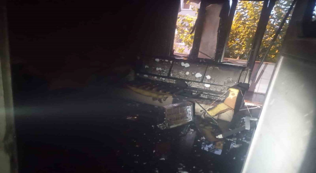 Susurlukta ev yangını: 1 kişi dumandan etkilendi