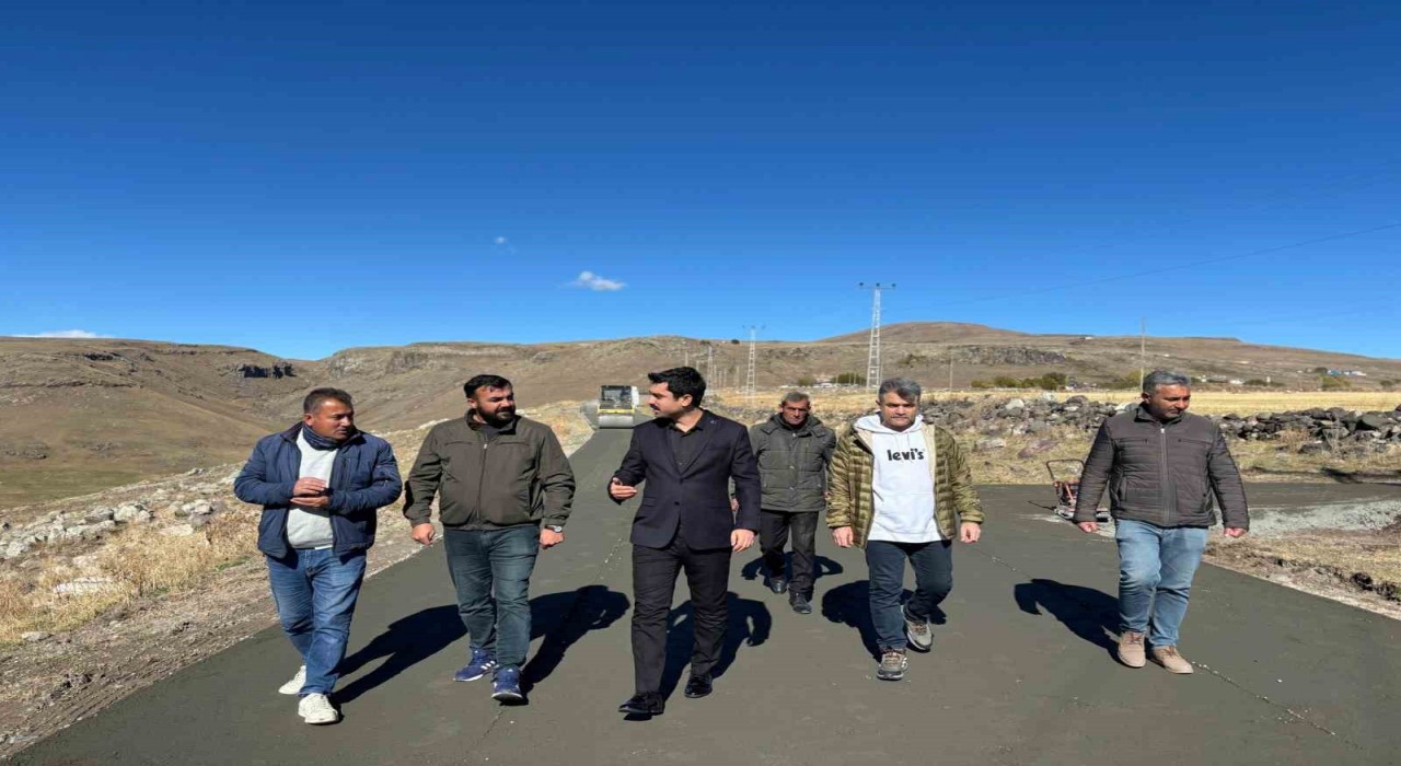 Susuzda köy yolları beton oluyor