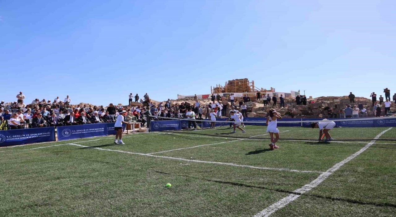 Tarih ve tenis buluştu: 1. Zerzevan Cup lansmanı tarihi Roma garnizonunda yapıldı