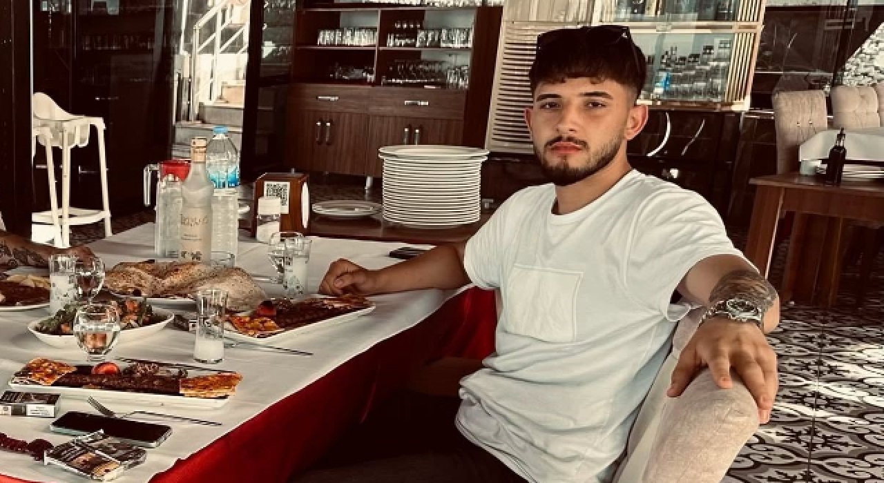 Tarsus'ta otomobille çarpışan motosikletli hayatını kaybetti