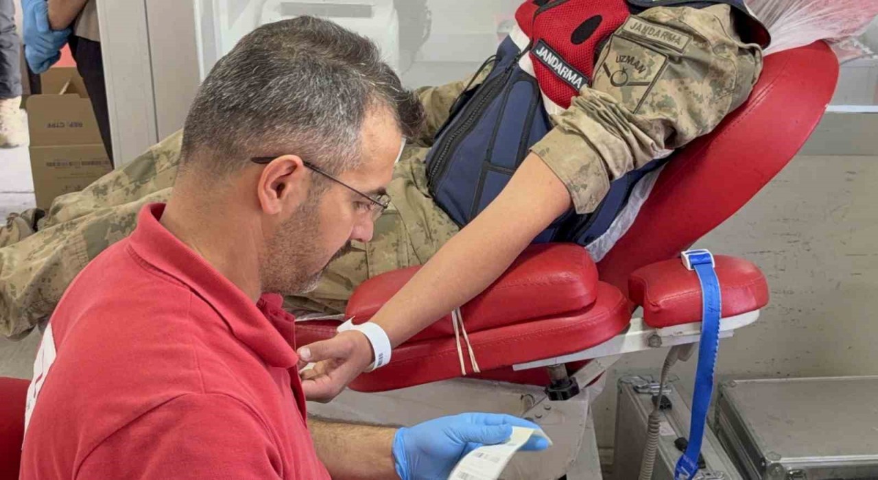 Tatvanda güvenlik güçlerinden kan bağışı